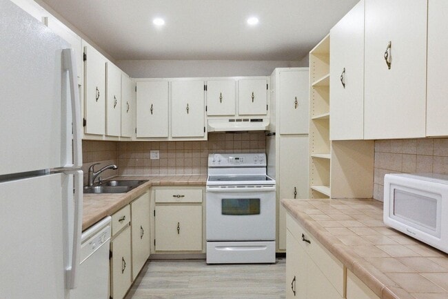 Building Photo - 4354 NW 9th Ave