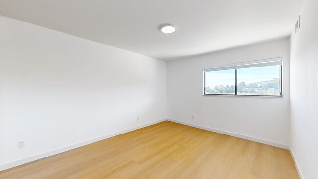 Building Photo - 2035 Castro St