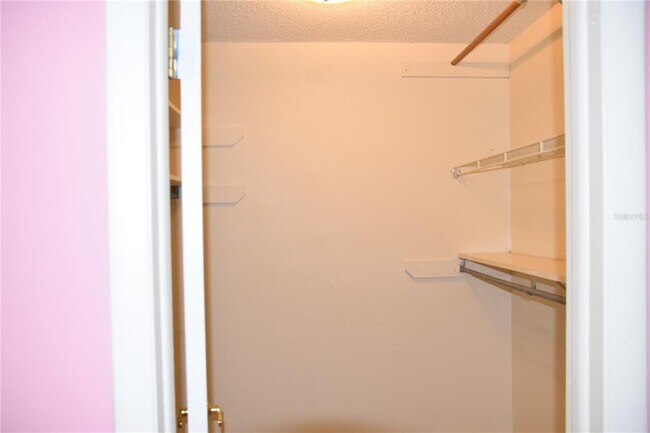 Building Photo - 528 Orange Dr