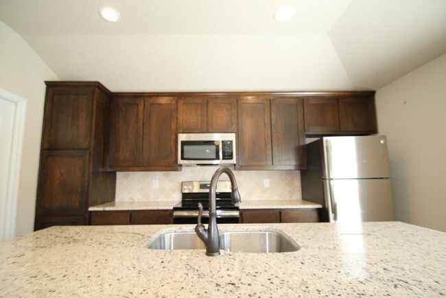 Building Photo - Elevated Living on the Waters Edge in Pelican Bay! ~ ((AZLE ISD!!)) Granite Countertops~ Stainles...