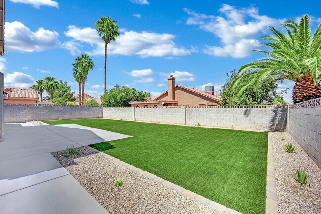 Building Photo - Step into this charming 3-bedroom, 3-bathroom home that has so much to offer!