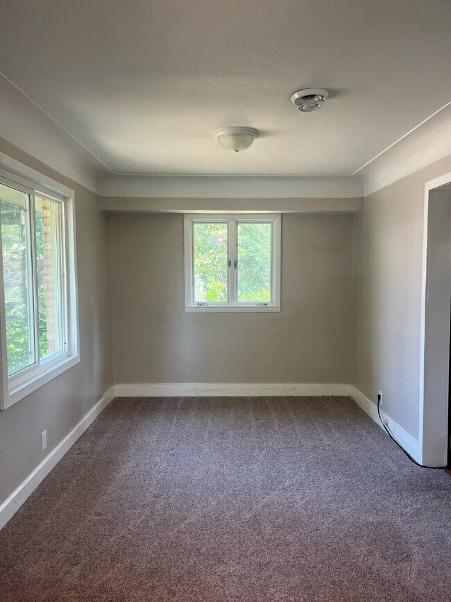 Building Photo - Spacious 4BR/3BA Home w/ Bonus Room, Porch...