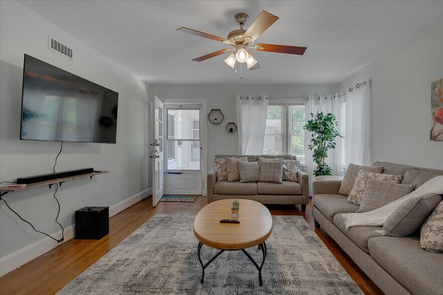 Building Photo - 1001 Watts St