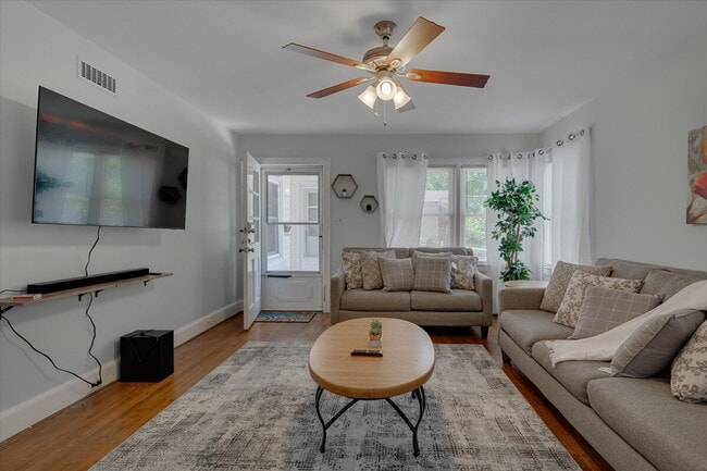 Building Photo - 1001 Watts St