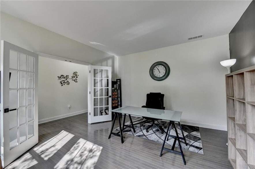 Building Photo - 1640 Primrose Park Rd