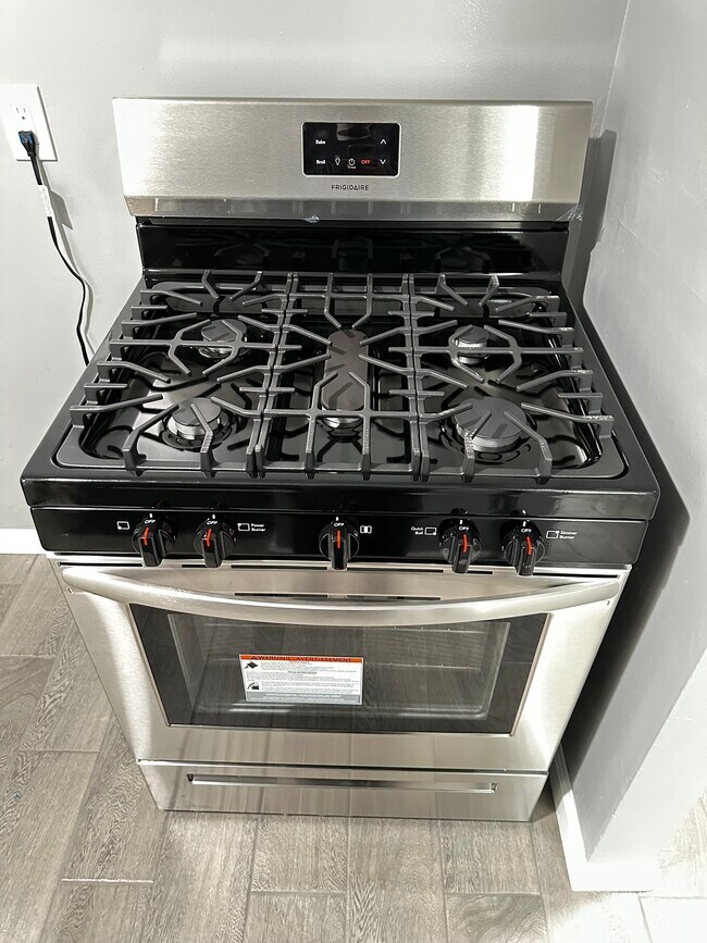 New stainless steel stove - 149 Marina Way
