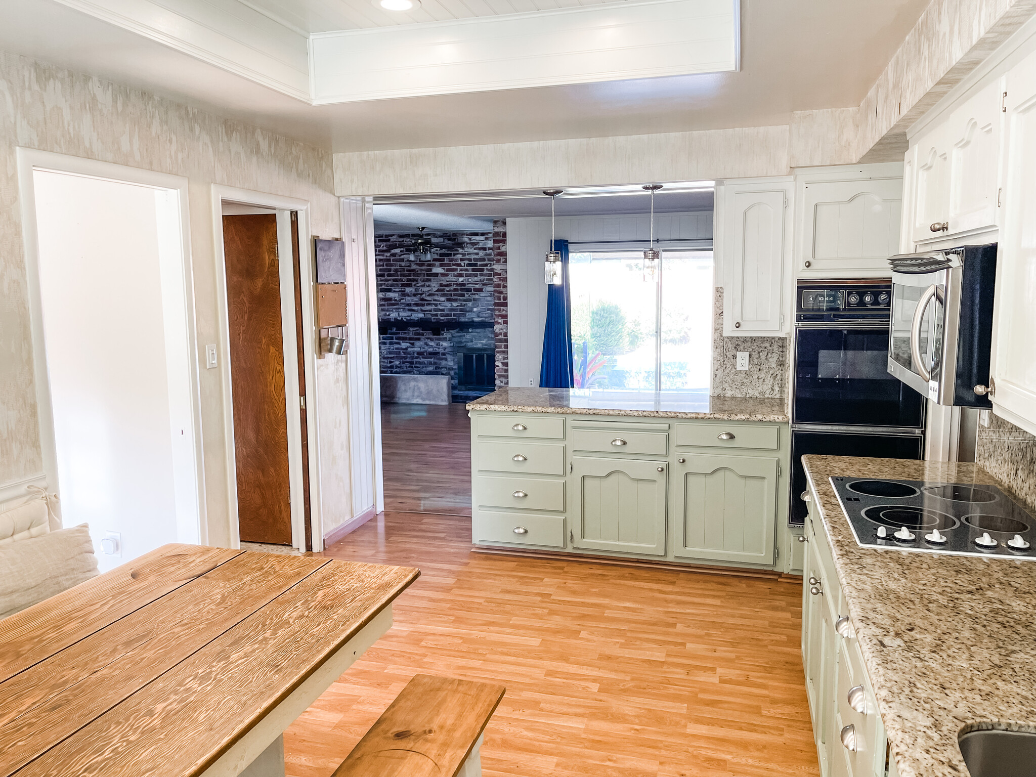 Kitchen overlooking family room - 4706 Oak Twig Way