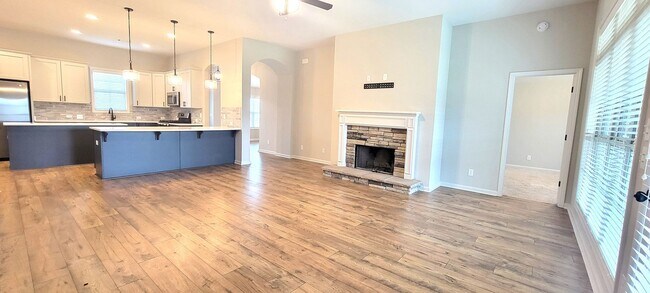Building Photo - 844 Hedgefield Way