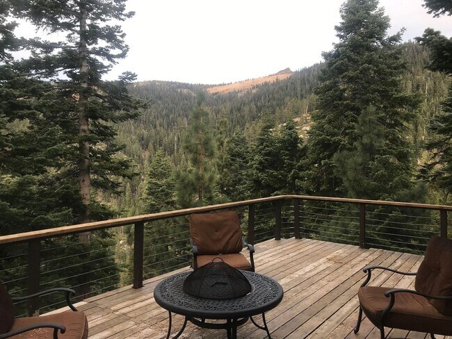 Building Photo - Fully Furnished Incline Home