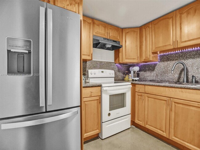 Building Photo - 3601 SW 117th Ave