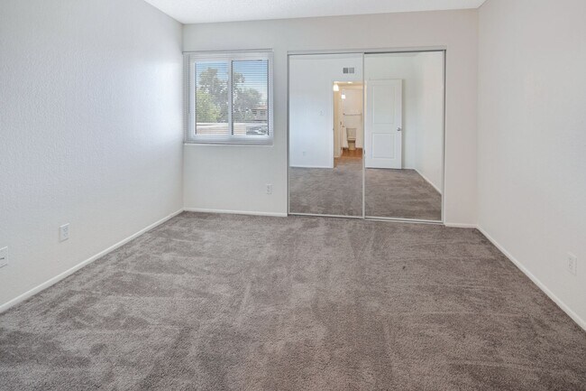 Building Photo - Wonderful 2 bed/2 bath