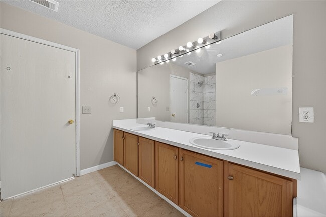 Building Photo - 15003 Sugar Sands Dr