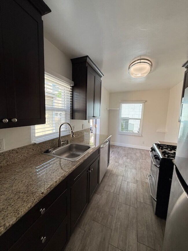 Building Photo - La Mesa Multi