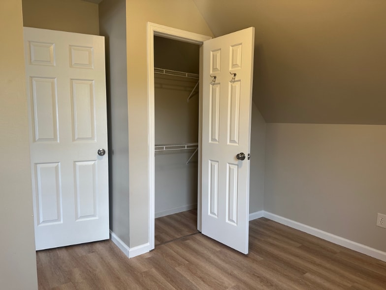 Building Photo - 2 Brickyard Rd