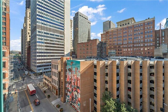 Building Photo - 915 Liberty Ave