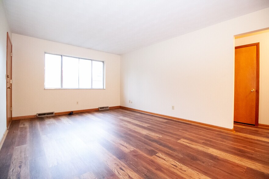 Building Photo - 3012 Carskaddon Ave