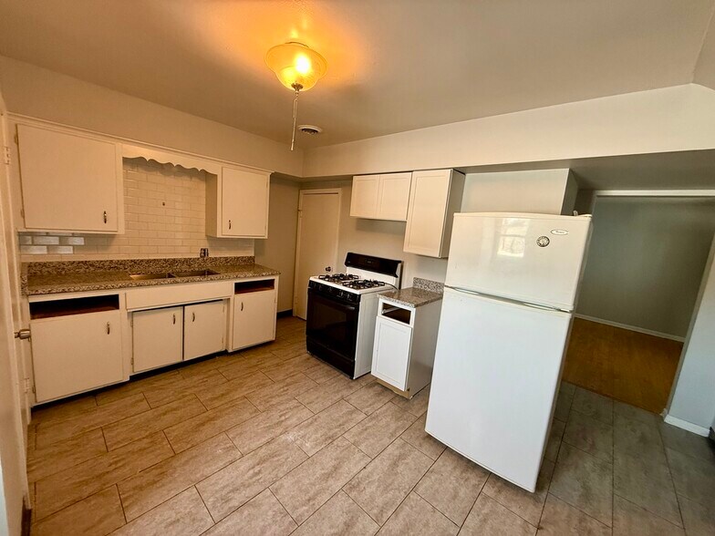 Building Photo - 1428 Madison St NE