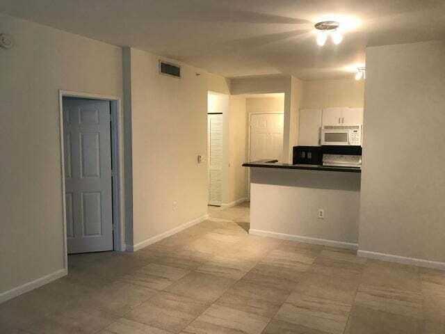 Building Photo - 630 S Sapodilla Ave