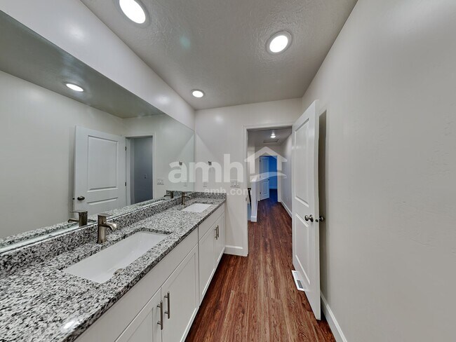 Building Photo - 1328 White St