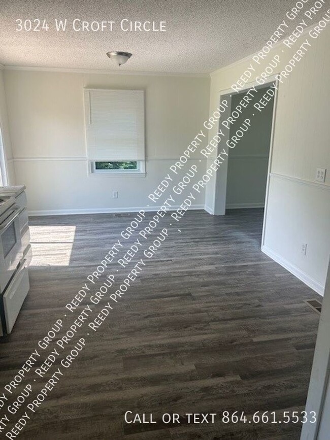 Building Photo - 3024 W Croft Cir