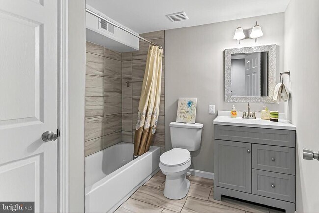 Building Photo - 1300 Pinstripe Ct