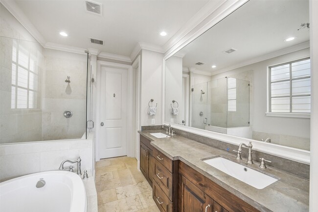 Building Photo - 1618 Rosewood St