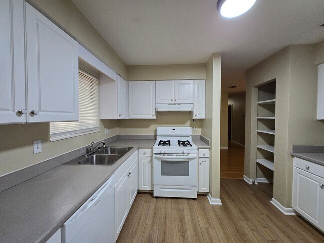 Building Photo - 4402 NW 30th Ter