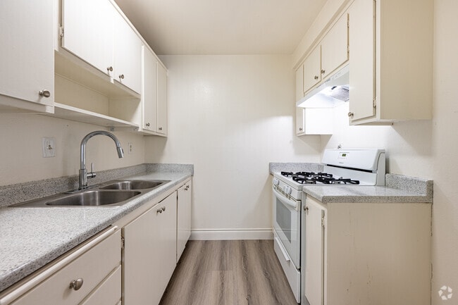 Building Photo - La Puente Garden Apts