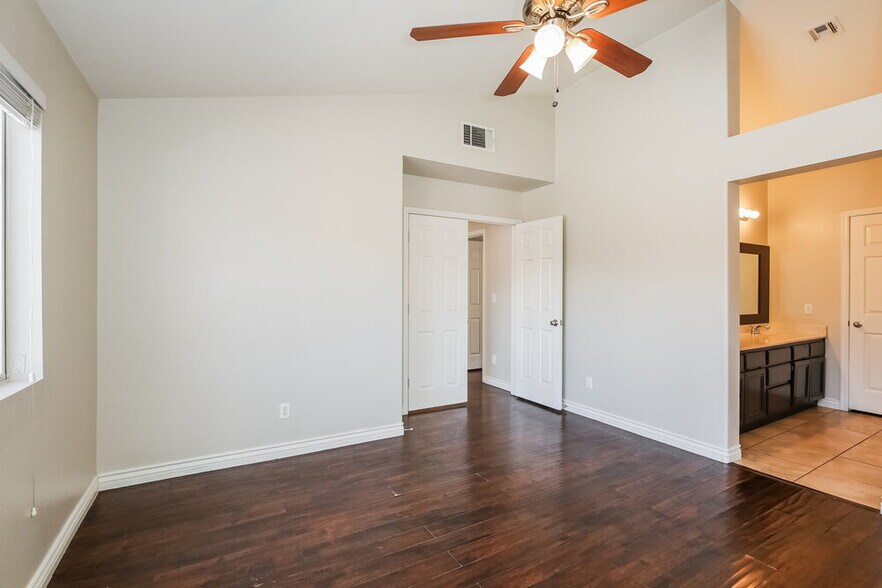 Building Photo - 4565 Savin Cir