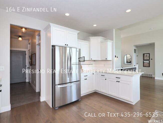 Building Photo - 164 E Zinfandel Ln