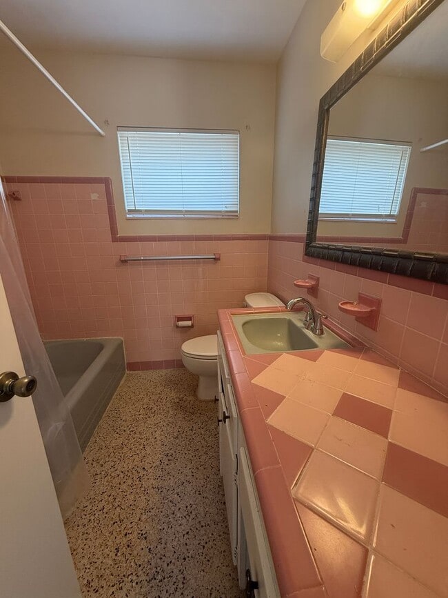 Building Photo - Tyrone single family home 2/1