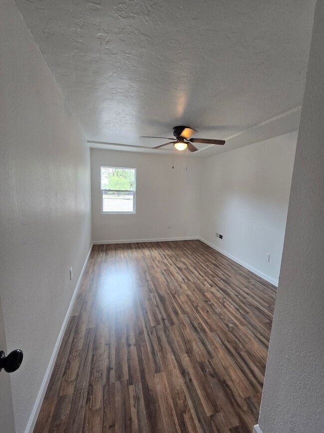 Building Photo - 2115 Perry Rd SW