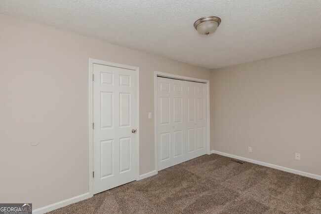 Building Photo - 424 WI Pkwy