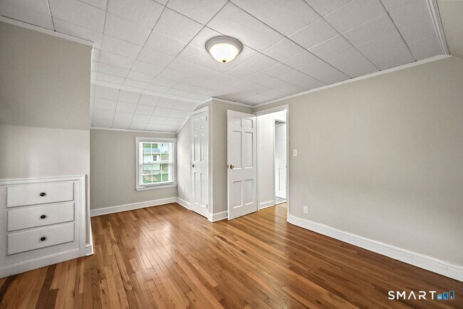 Building Photo - 575 S Main St