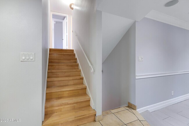 Building Photo - 1627 E Fremont Dr