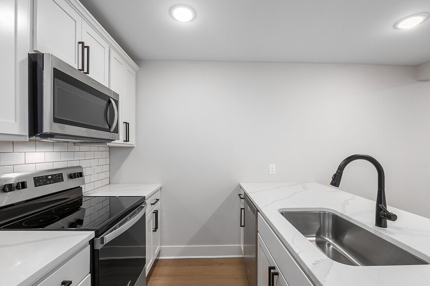 Building Photo - 415 11th St NW