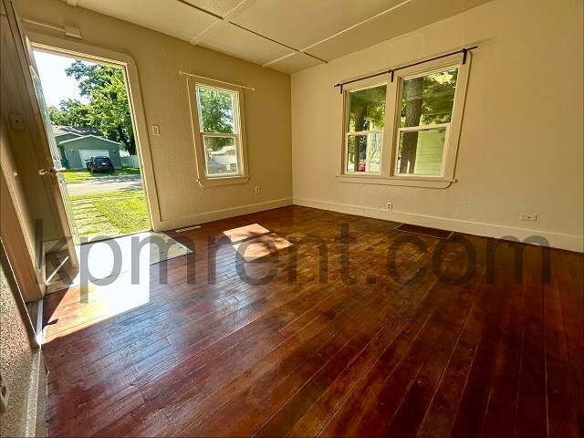 Building Photo - 1207 9th St NE