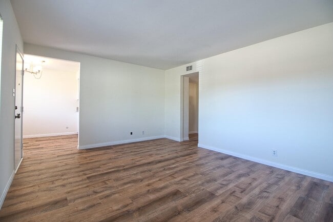 Building Photo - 250 Gloxina St
