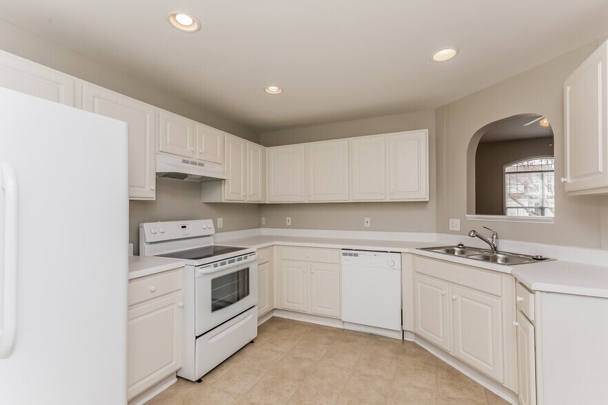 Building Photo - 710 Weatherstone Trce