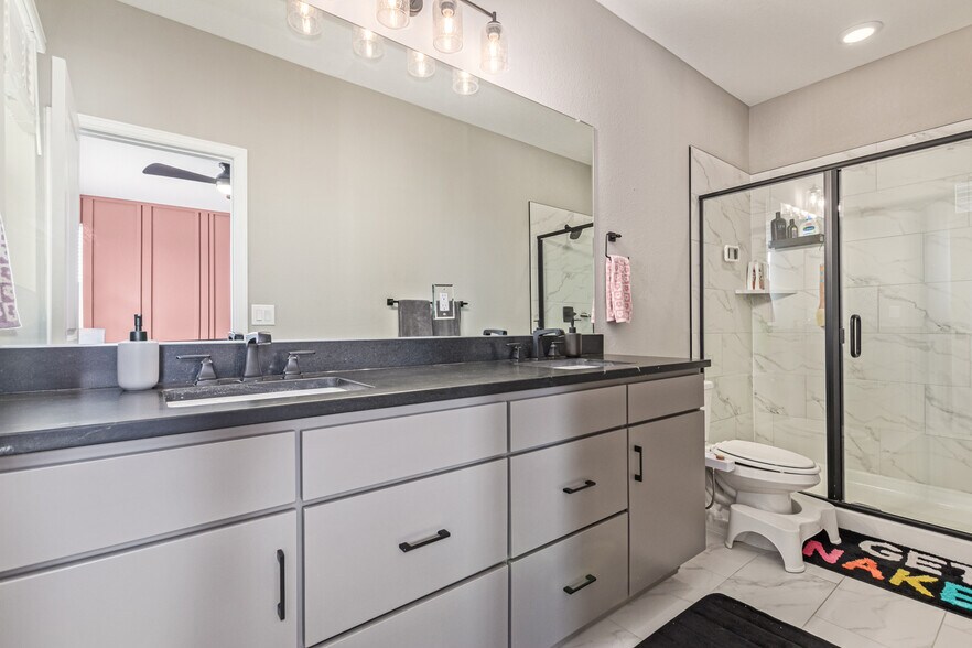 Primary Bathroom - 1625 S Andes Way