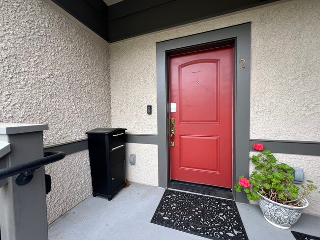 Building Photo - 2 Fall Pippin Ln