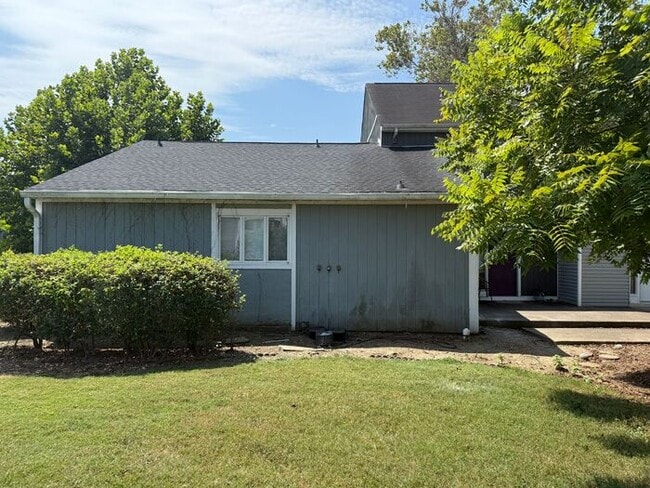 Building Photo - Fabulous Renovation!! Hermitage 1 Level Co...