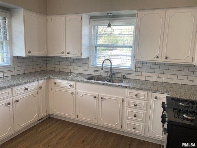 Building Photo - 2733 E 18th St