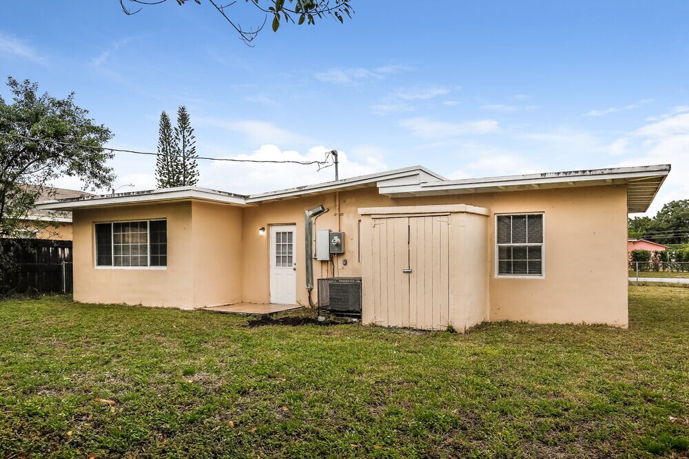 Building Photo - 1100 NW 143rd St