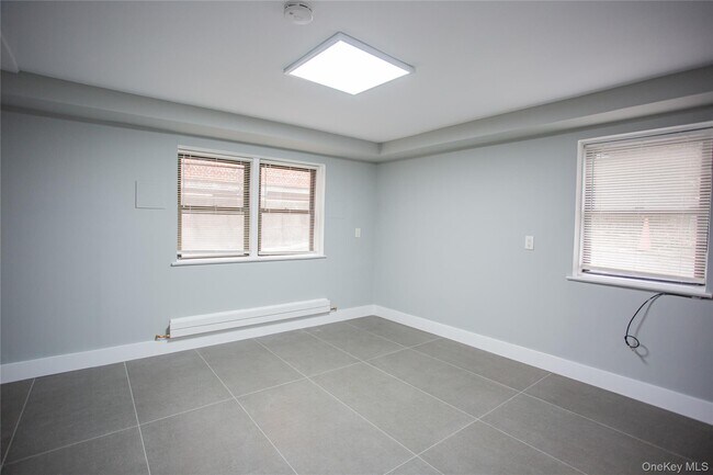 Building Photo - 470 E Broadway