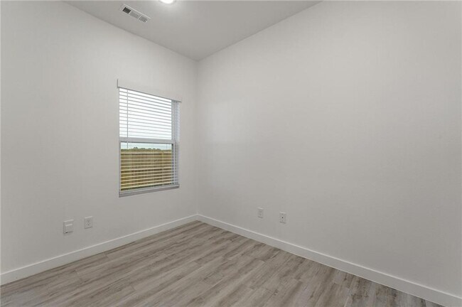 Building Photo - 751 St Charles Pl