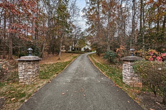 Building Photo - **Charming 3-Bedroom Rambler on 3 Acres in Scenic Stafford** NO HOA