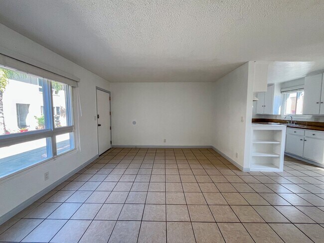 Interior Photo - 3216 W 99th St