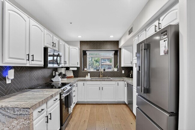 Building Photo - Spacious 4BR House in Scottsdale
