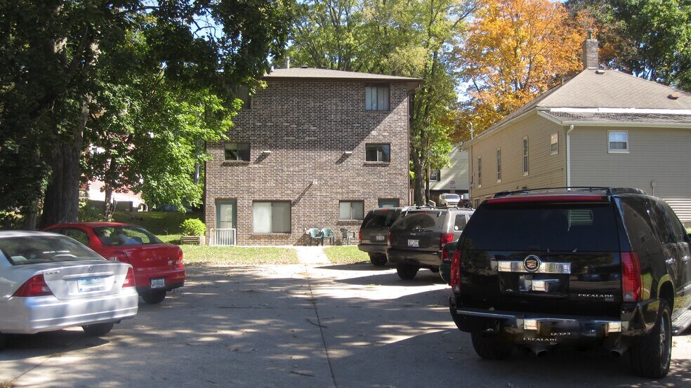 Building Photo - 327 S Lucas St